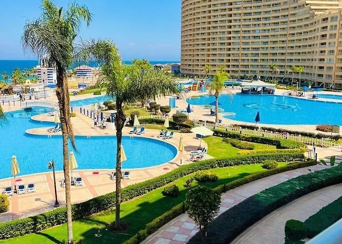 Porto Pyramids 6 *